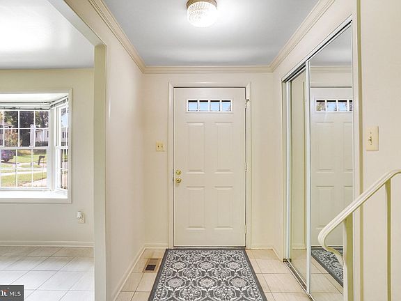 5th image of 7802 Fieldcrest Ct