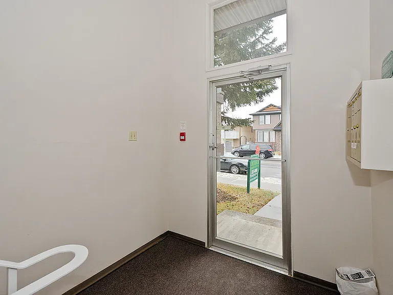247 20th Ave NE #1 — Photo 2