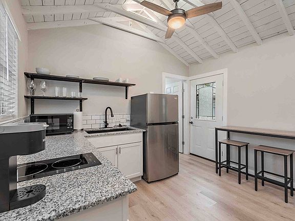 3rd image of 401 Gilbert St #B