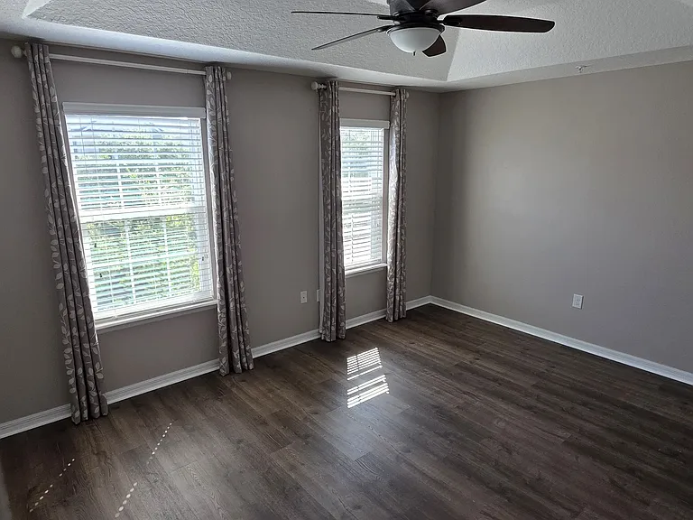 1062 Clifton Springs Ln — Photo 27