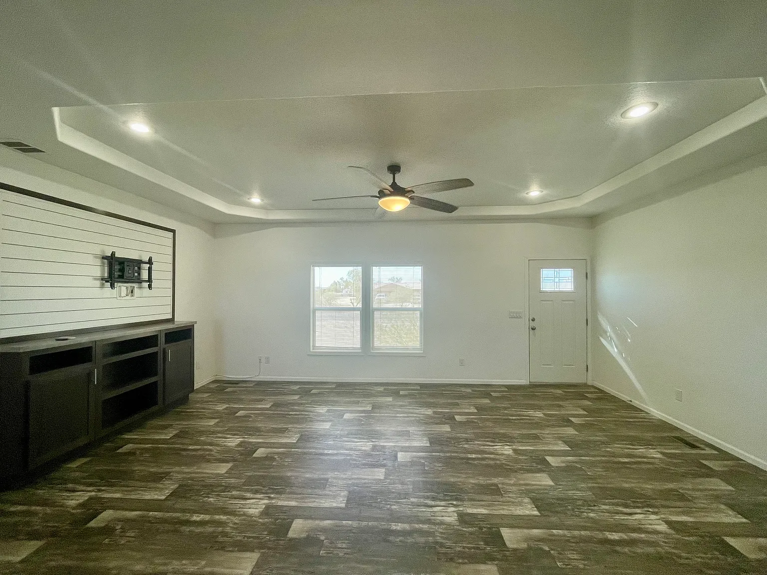 4 bed, 2072 sqft, $2,200 — Photo 2