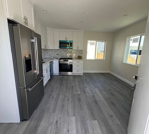 3rd image of 14826 Vanowen St #14822