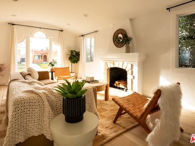 7314 S Hobart Blvd, Los Angeles, CA, 90047
