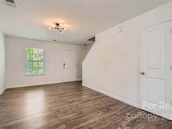 5th image of 1542 Lilly Springs Pl