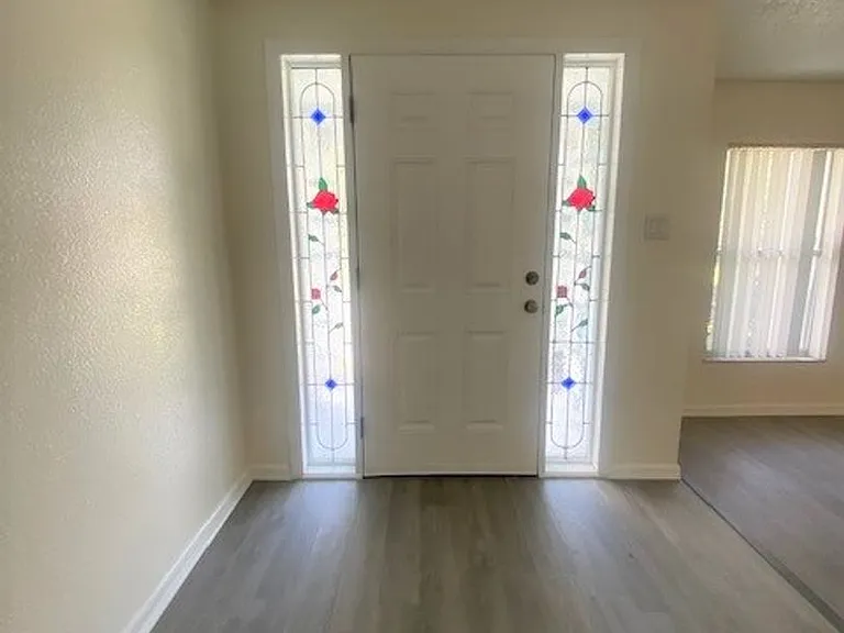 2114 Winnebago Trl — Photo 2