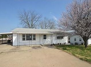 1108 Washington St, Weston, MO 64098