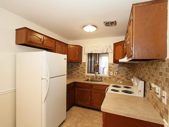 2nd image of 7 Homestead Drive #D