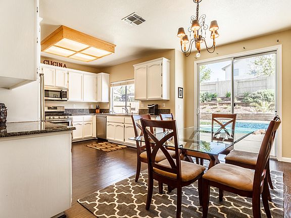 5th image of 1384 Walden Dr