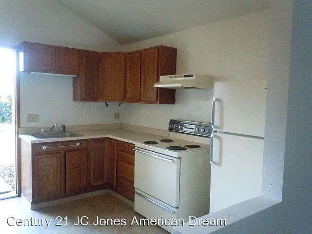 604 NW 4th St APT E photo 1