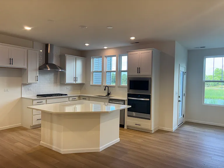 24434 W Alexis Ln — Photo 1