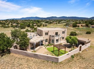 33 Entrada De Santiago, Santa Fe, NM 87508