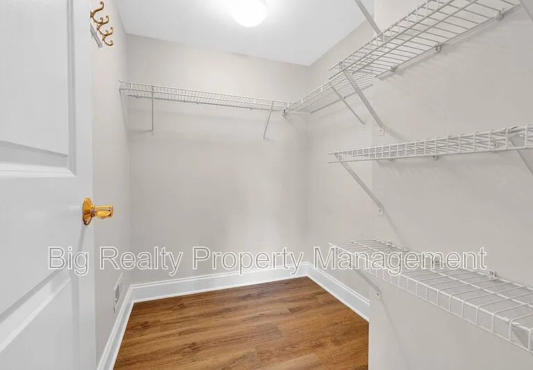 364 Prospect St — Photo 37