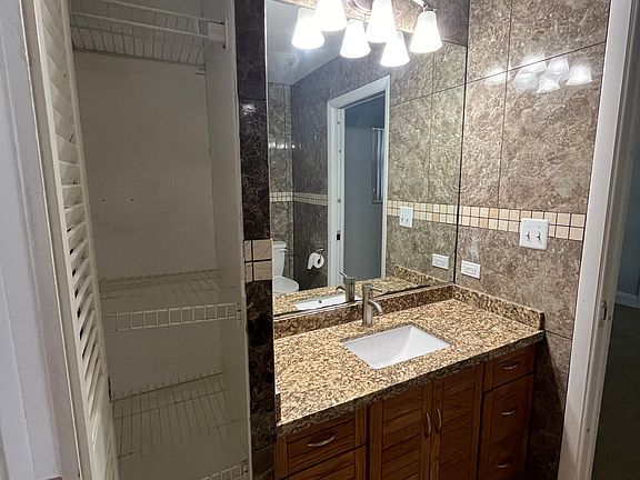 4th image of 2100 NE 42nd Ct APT E