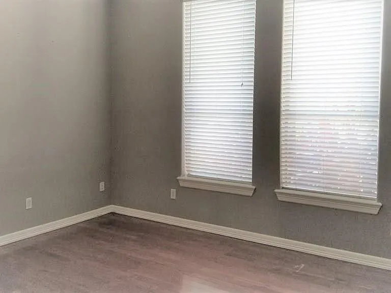 2428 Carianna Ave — Photo 9