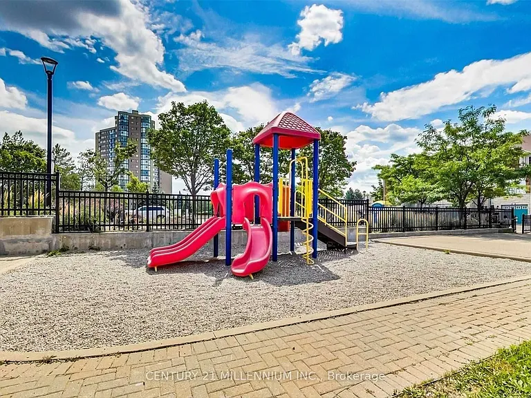 1359 Rathburn Rd E #1014 — Photo 13