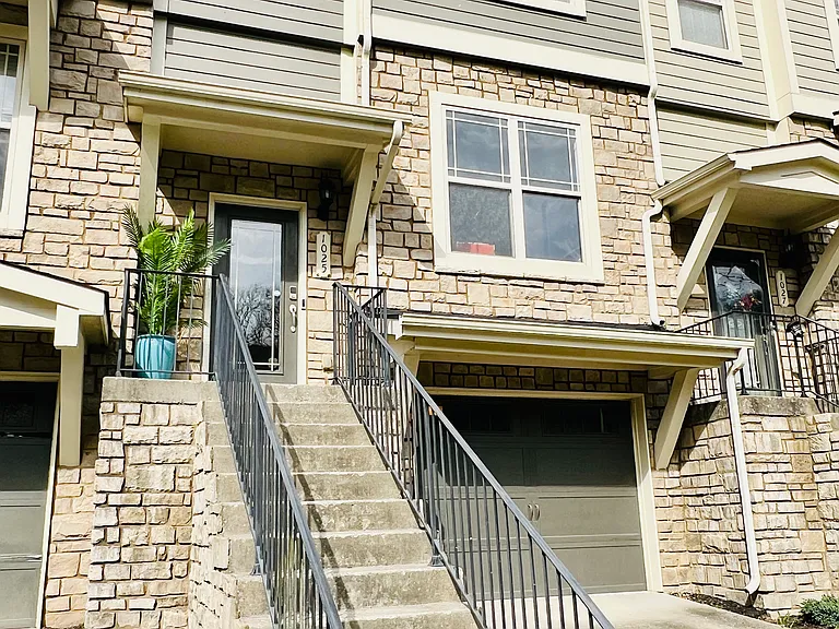 Lovely 3 level townhouse