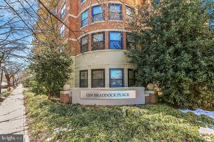 1200 Braddock Pl #209