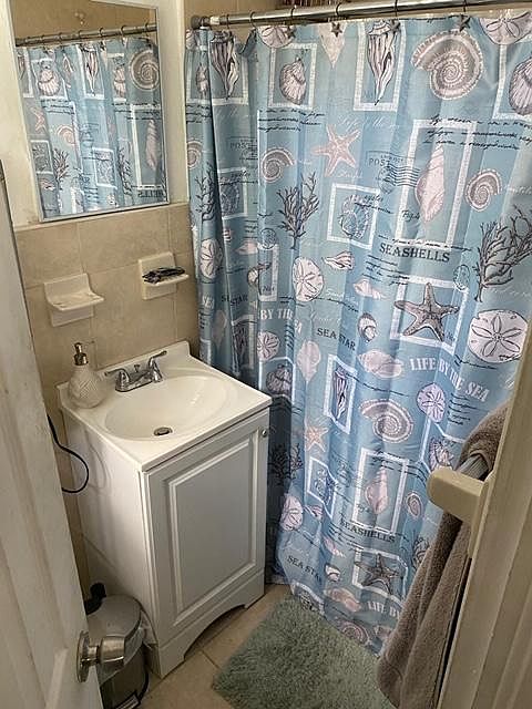 1st image of 7840 Carlyle Ave APT 4