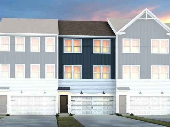 2808 Farmhouse Dr, Apex, NC 27502