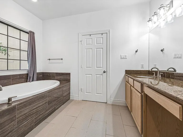 9044 Lakes At 610 Dr — Photo 16