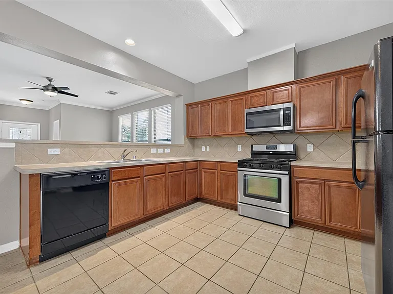 8126 Montague Manor Ln — Photo 17
