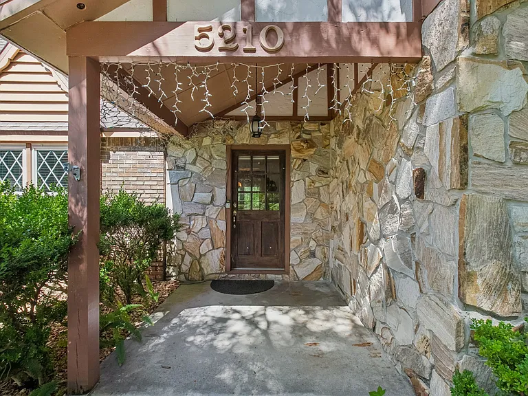 5210 River Park Villas Dr — Photo 6