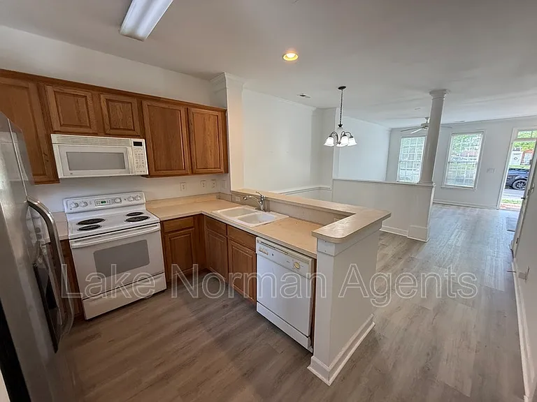 10031 Ansonborough Sq — Photo 3