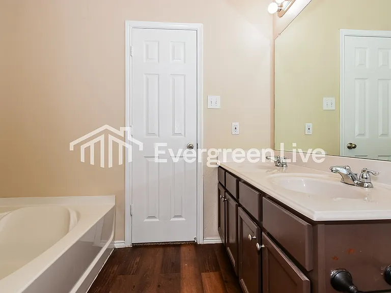528 Silver Leaf Dr — Photo 9
