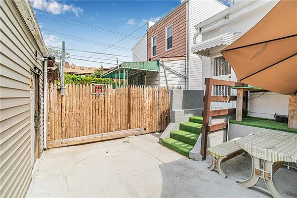 Sold by Tiger Realty | media 10