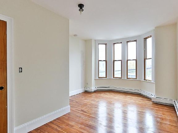 3rd image of 220 Saratoga St #3