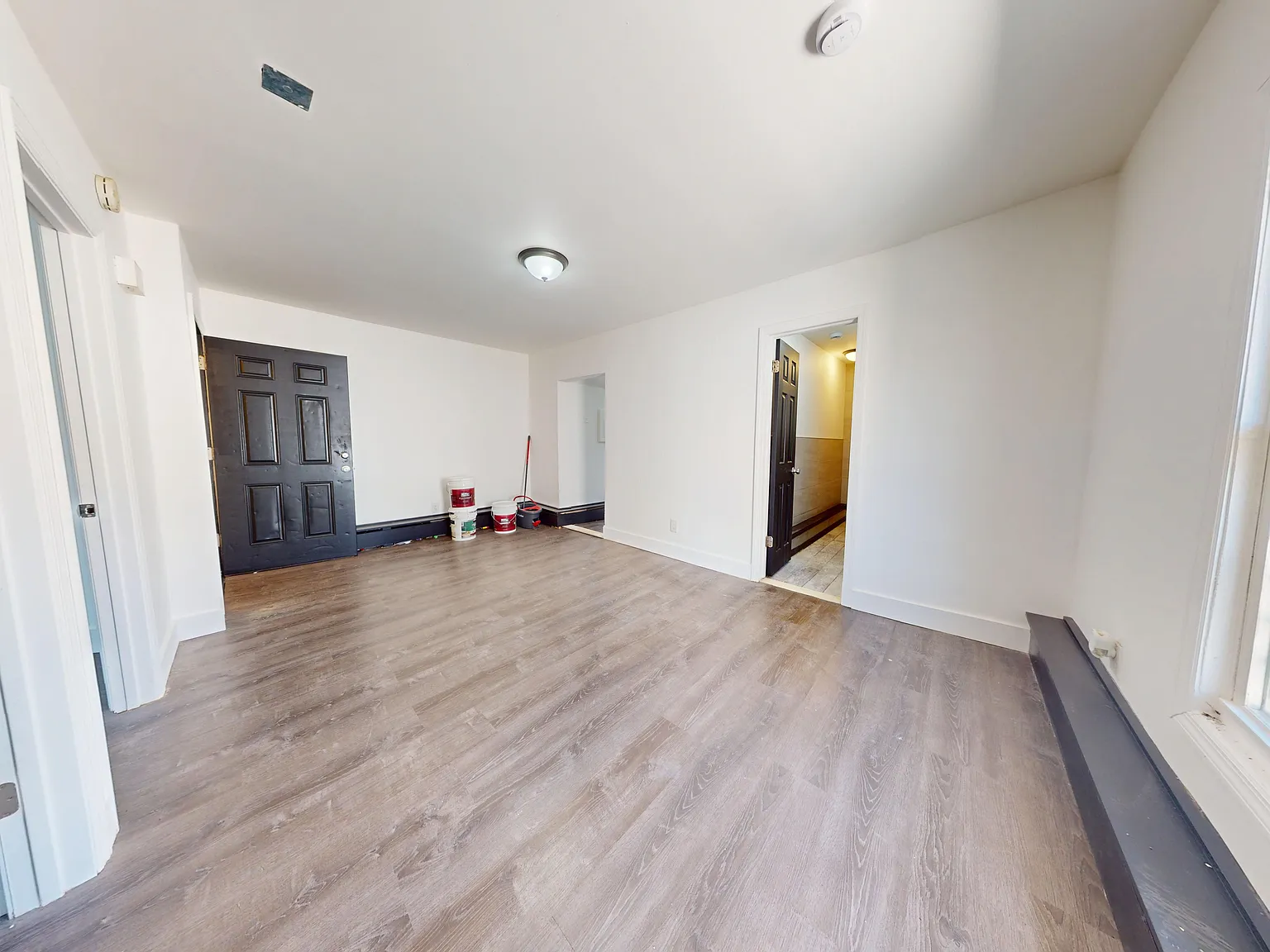 3 bed, 801 sqft, $3,500 — Photo 4