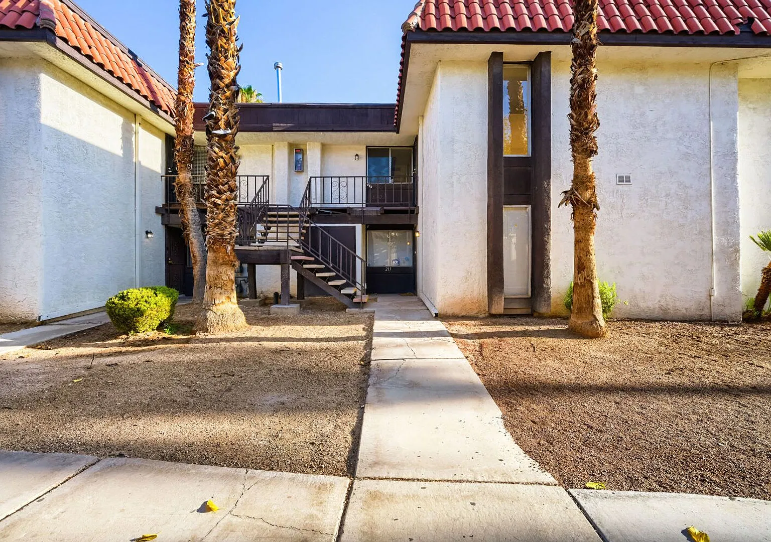 Spacious 3-Bedroom Las Vegas Condo with Pool & Park — Photo 1