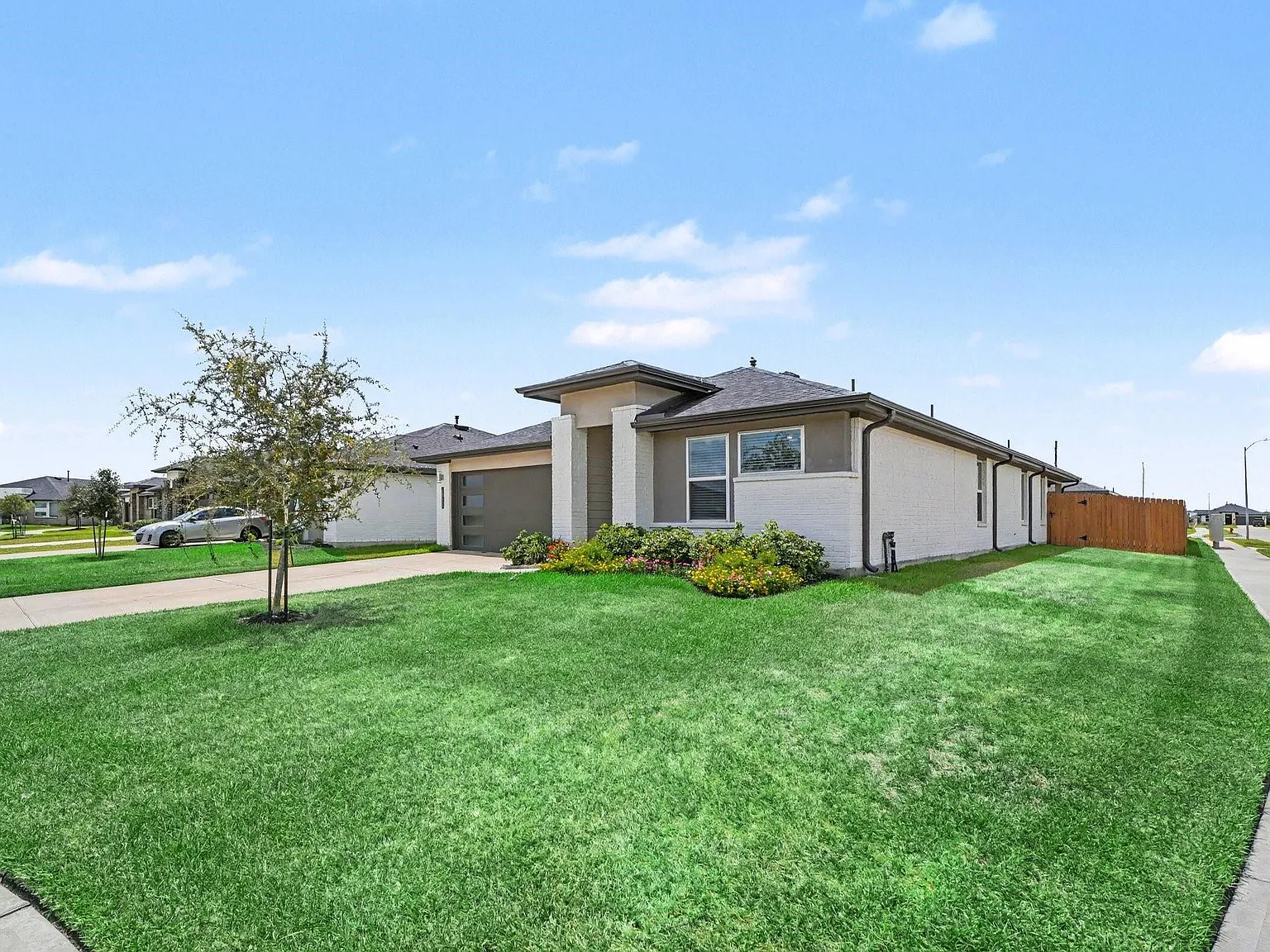 4 bed, 3.0 bath, 2056 sqft, $2,600 — Photo 3