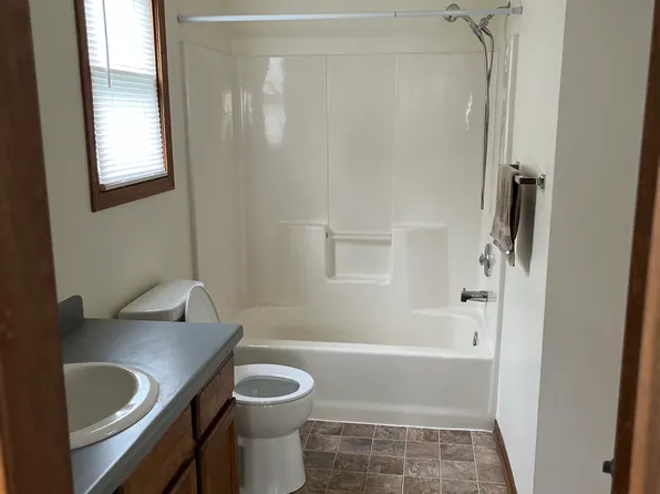 2183 S 60th St, West Allis, WI 53219
