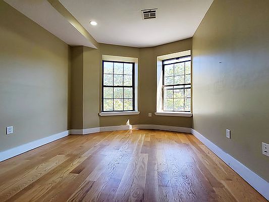 5th image of 276 Halsey St #4R