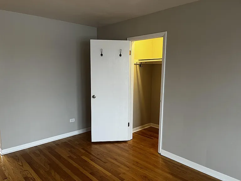 421 Burlington Ave — Photo 10