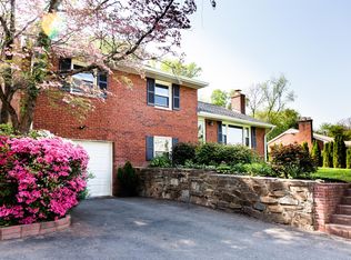 4308 Wakefield Chapel Rd, Annandale, VA 22003