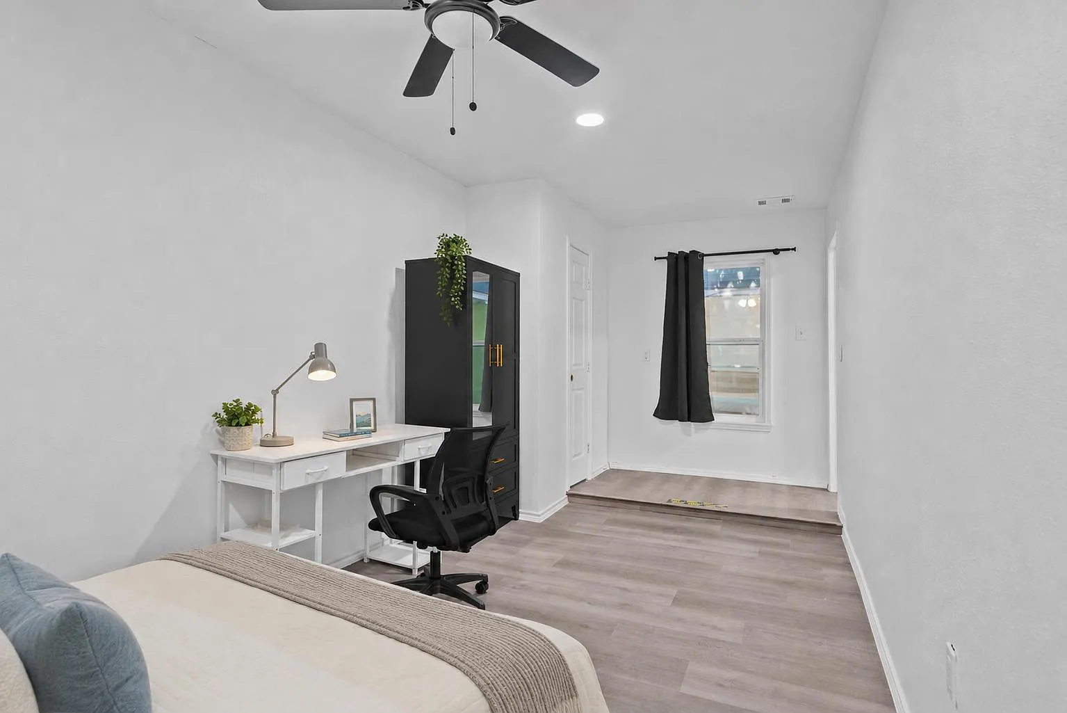 4 bed, 2.0 bath, 2200 sqft, $780 — Photo 1