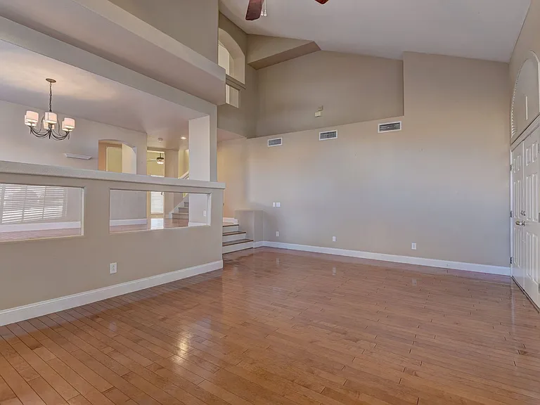 3920 Larkcrest St — Photo 3