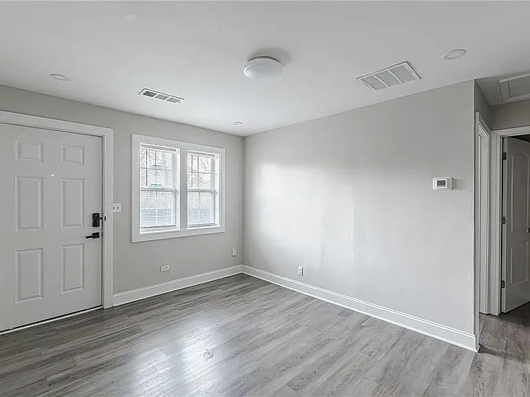 919 Hobson St SW #B — Photo 6