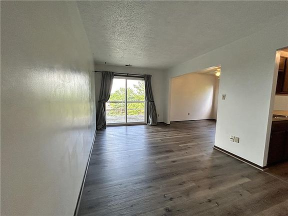5th image of 623 Lovers Ln #C8