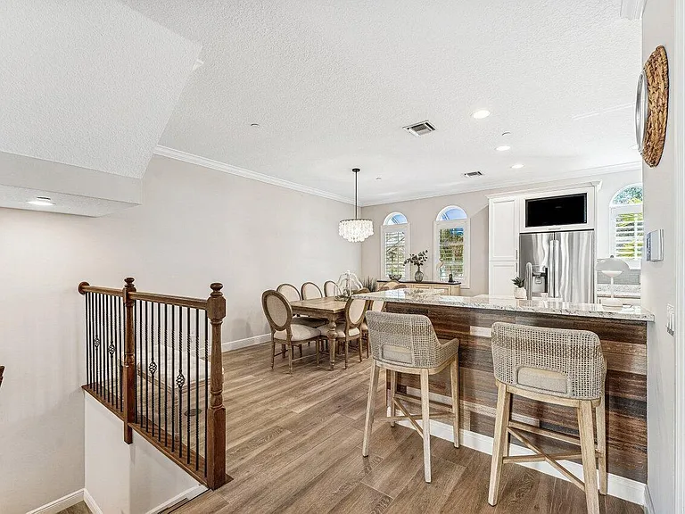 813 Estancia Way — Photo 7