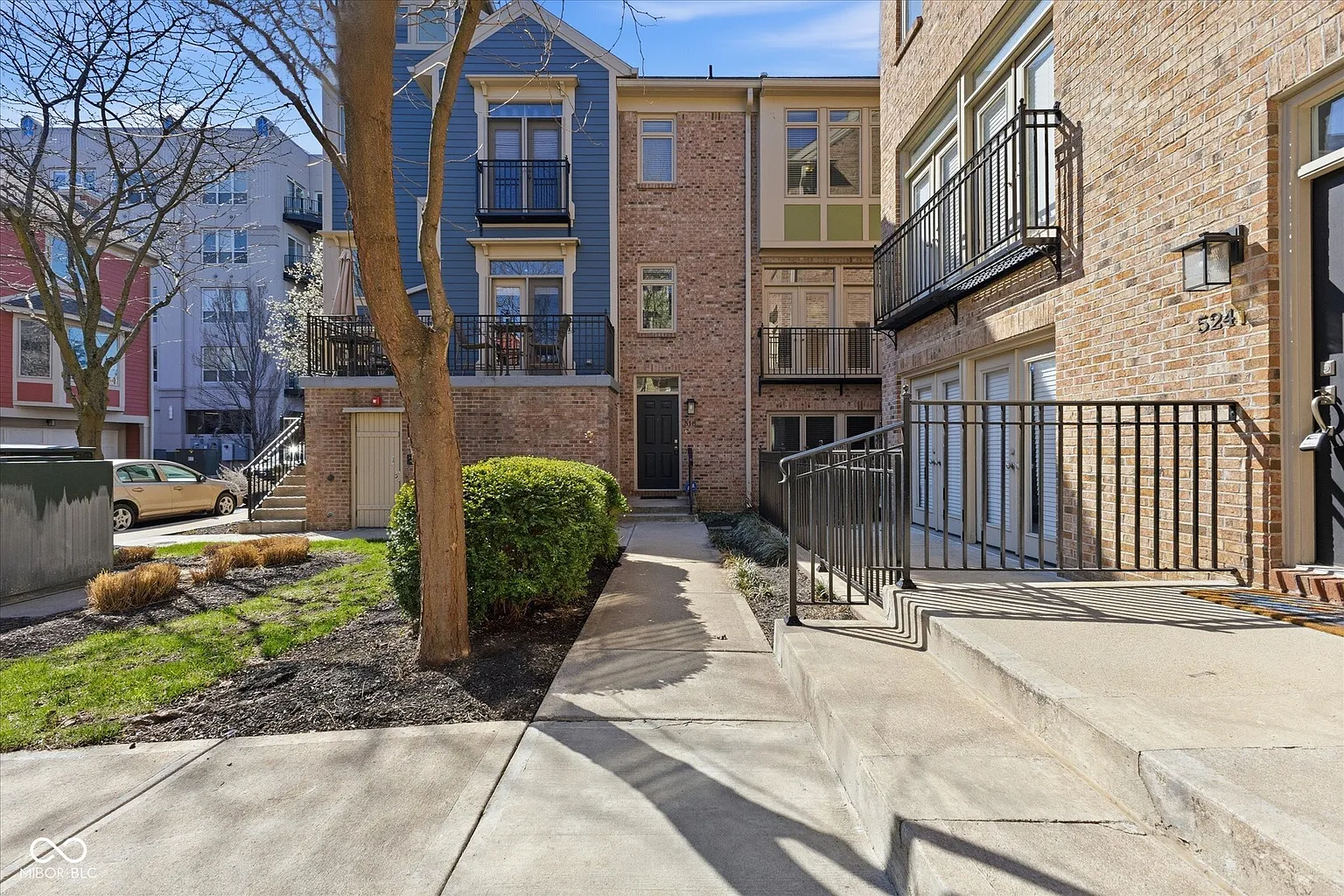 518 E Miami St photo 1