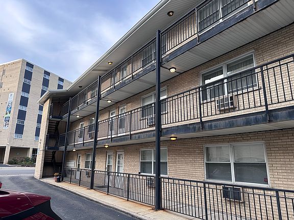 2nd image of 1004 Des Plaines Ave #10