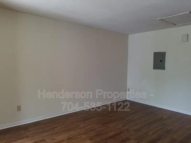Studio, 1.0 bath, 640 sqft, $900 — Photo 3