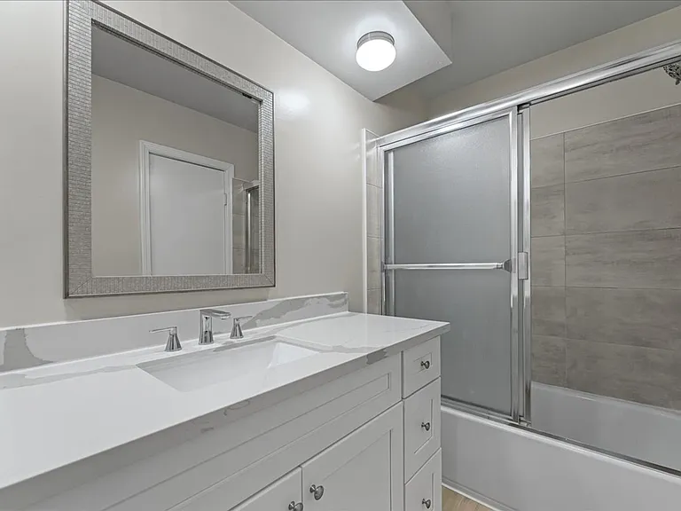 17424 Burbank Blvd #205 — Photo 13