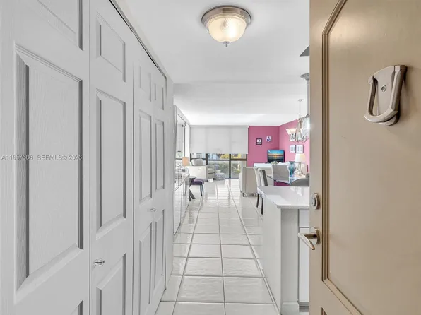 3675 N Country Club Dr APT 609, Aventura, FL 33180