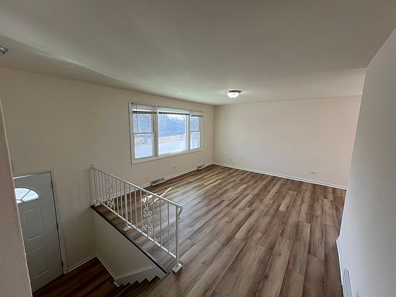 4th image of 17122 Central Park Ave