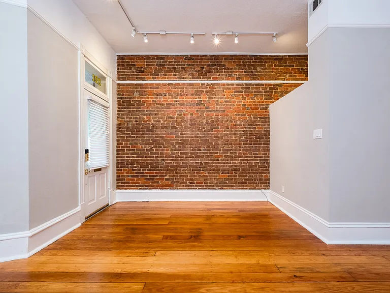 221 E 10th St #1 — Photo 5