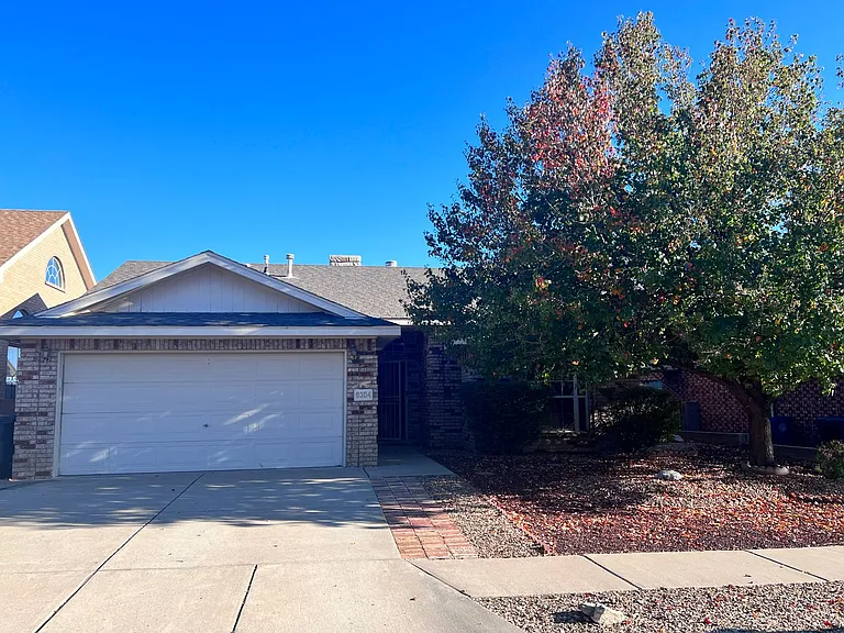 9304 Saguaro St NW — Photo 1